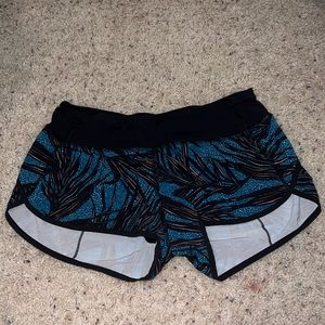 Lululemon Speed Up 2.5” Size 6 Black/Blue/Pink Shorts.